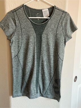 Nike Dri-FIT Women's Heathered Gray Short Sleeve Tee